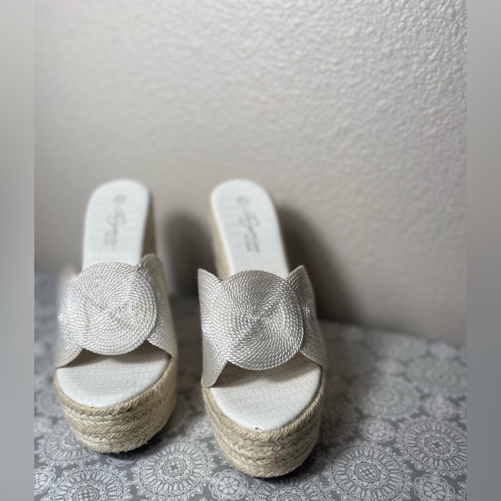 Shuzumiao~Neutral~High Platform~Espadrille~Wedge~
Sandal~Circle Detail~Size 8.5 - Picture 4 of 14